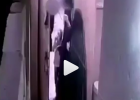 رجل يقتل زوجته