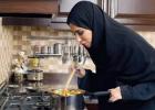 تذوق المرأة للطعام