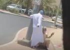 كويتي يعتدي على آسيوي