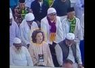 امرأة تصلي في المسجد النبوي