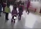 فيديو مروع لتعذيب وضرب أطفال بحضانة