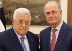 الرئيس محمود عباس (يسار) مع رئيس الوزراء المكلف محمد مصطفى في رام الله،  (Wafa)