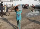توزيع المساعدات الإنسانية