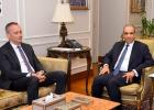 خلال الاجتماع
