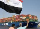 عبور السفن من المجرى الملاحي لقناة السويس
