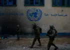 الجيش الإسرائيلي أمام مقر الأونروا في غزة خلال الاجتياح البري