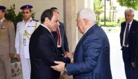الرئيس الفلسطيني محمود عباس ونظيره المصري عبد الفتاح السيسي