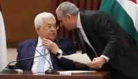 الرئيس الفلسطيني محمود عباس ورئيس الوزراء محمد اشتية