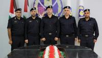 مدير الشرطة مع الضباط