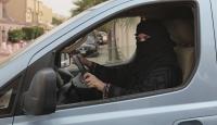 سيدة سعودية تقتحم بسيارتها مكتب اتصالات في الرياض