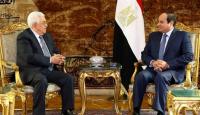 الرئيس الفلسطيني محمود عباس ونظيرة المصري عبد الفتاح السيسي
