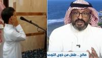 طفل سعودي من ذوي التوحد يخطف أنظار المصلين بصوته العذب أثناء رفعه الأذان