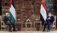 الرئيس الفلسطيني محمود عباس ونظيره المصري عبد الفتاح السيسي