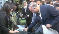 رئيس الوزراء العراقي مصطفى الكاظمي يدلي بصوته بالانتخابات