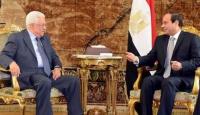 الرئيس الفلسطيني محمود عباس ونظيره المصري عبد الفتاح السيسي
