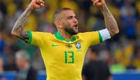 داني ألفيس لاعب منتخب البرازيل