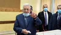 الرئيس محمود عباس بعد الادلاء بصوته