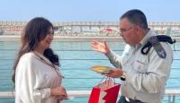 بالإعلامية البحرينية عهدية أحمد والمتحدث باسم الجيش الإسرائيلي افيخاي أدرعي