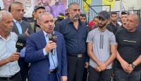 رئيس الوزراء محمد اشتية خلال زيارته الى مخيم حنين