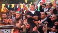 احمد حلس عضو اللجنة المركزية لحركة فتح يوقد شعلة الانطلاقة