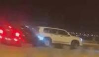 مقطع فيديو يحبس الأنفاس لسيارتين تتسابقان في أحد الشوارع الكويتية