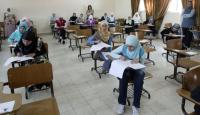 طالبات توجيهي يؤدين الامتحان - أرشيفية