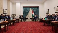 الرئيس عباس خلال اجتماعه