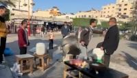 سكب قدر من العدس بساحة الجندي المجهول