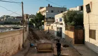 أحد الشوارع التي جرفتها قوات الاحتلال (رويترز)