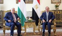 الرئيس الفلسطيني محمود عباس ونظيره المصري السيسي