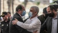 عباس كامل رئيس المخابرات المصرية ويحيى السنوار رئيس حركة حماس بغزة