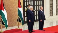 الرئيس الفلسطيني محمود عباس ورئيس الوزراء محمد مصطفى