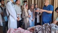 طلبة كلية الطب يتابعون التدريب السريري