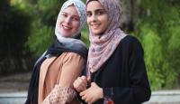 الصحفيتات فداء حلس و علا الدحدوح