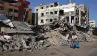 الدمار في رفح (جنوب قطاع غزة) إثر غارة إسرائيلية على منطقة مخصصة للنازحين الفلسطينيين، 26 مايو 2024. © أ ف ب