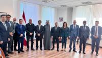 على هامش الاجتماع