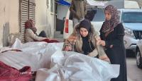 مواطنة تبكي عقب استشهاد أحد اقاربها في مستشفى شهداء الاقصى بدير البلح وسط قطاع غزة