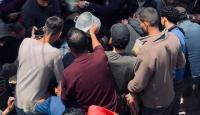 مواطنون يتزاحمون على التكيات