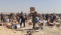 مواطنون يتجمعون لجمع ما تبقى من إمدادات الإغاثة من مركز التوزيع التابع لمؤسسة غزة الإنسانية المدعومة من الولايات المتحدة في رفح، جنوب قطاع غزة، 5 يونيو/حزيران 2025. رويترزتوزب