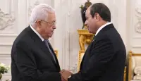 الرئيس المصري عبد الفتاح السيسي ونظيره الفلسطيني محمود عباس