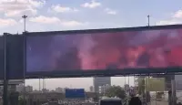 فيديو إباحي على شاشة إعلانية بطريق رئيسي في مصر