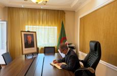 السفير أبو زيد يسجل تعازيه في وفاة الرئيس الجزائري الأسبق