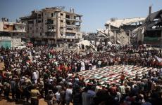 فلسطينيون يشاركون في تشييع رفات 112 شخصا من عائلتي حسينة وأبو شريعة