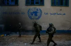 الجيش الإسرائيلي أمام مقر الأونروا في غزة خلال الاجتياح البري