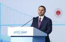 وزير العدل التركي آقين غورلك