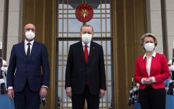 الرئيس التركي رجب طيب أردوغان خلال استقباله رئيسة المفوضية الأوروبية ورئيس المجلس الأوروبي
