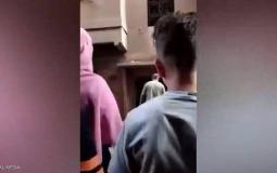 أب يرمي ابنته من الشباك