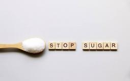 خطوات لتناول كميات أقل من السكر