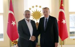 الرئيس التركي رجب طيب أردوغان مع رئيس حركة حماس اسماعيل هنية