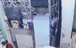 رعب خلال 21 ثانية.. شاهد: مصري يحاول قتل زوجته بطريقة وحشية
